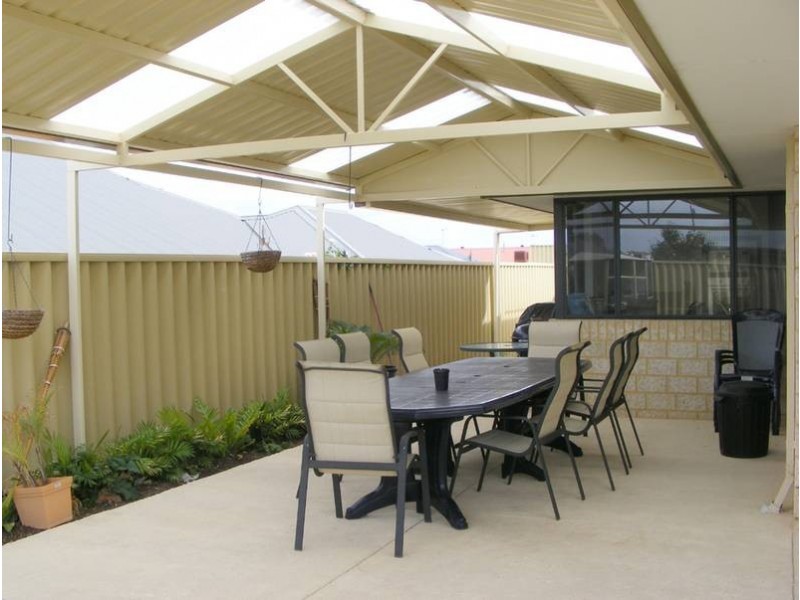 6 Champaigne Drive, Tapping WA 6065