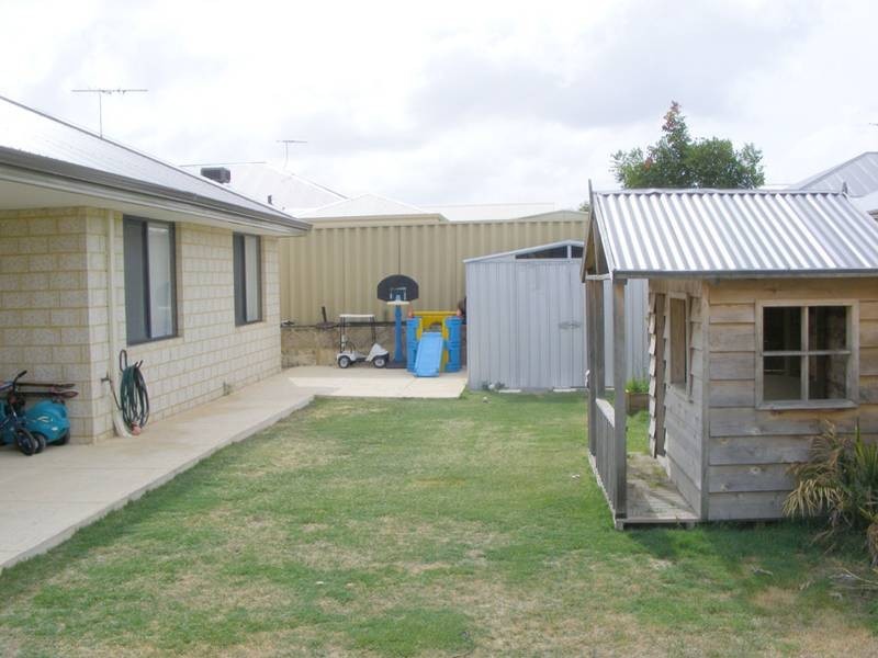 6 Champaigne Drive, Tapping WA 6065