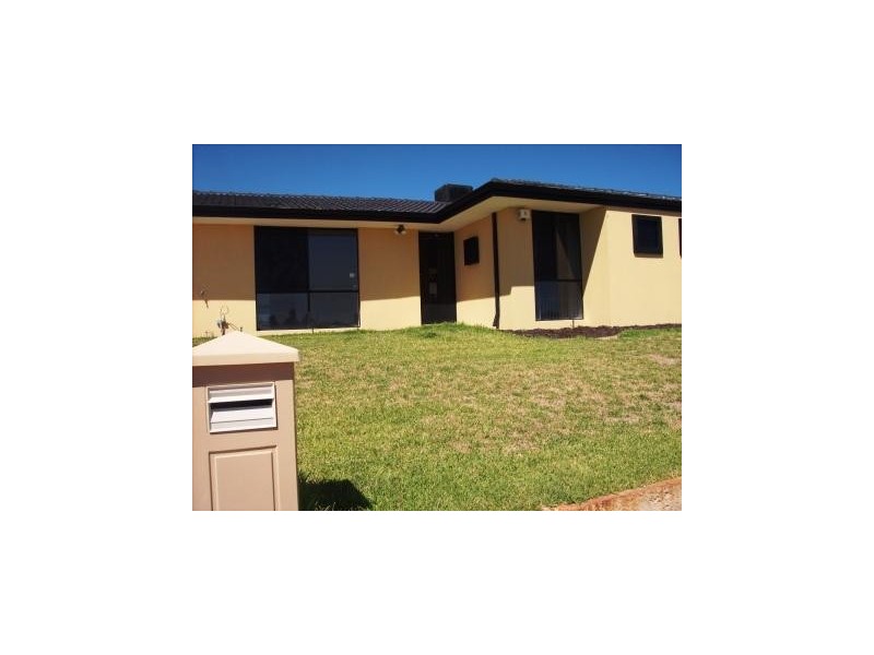 2 Wayfarer Road, Heathridge WA 6027