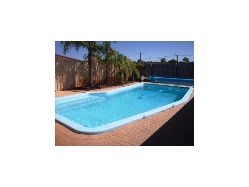 2 Wayfarer Road, Heathridge WA 6027