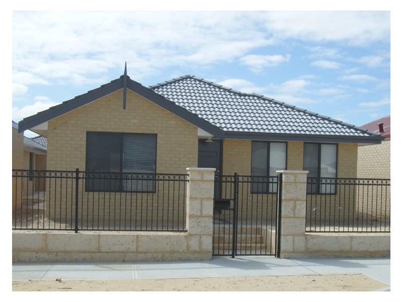 21 Lauderdale Ramble, Carramar WA 6031