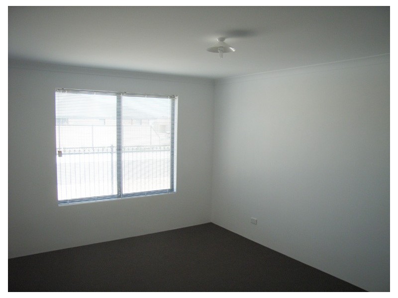 21 Lauderdale Ramble, Carramar WA 6031