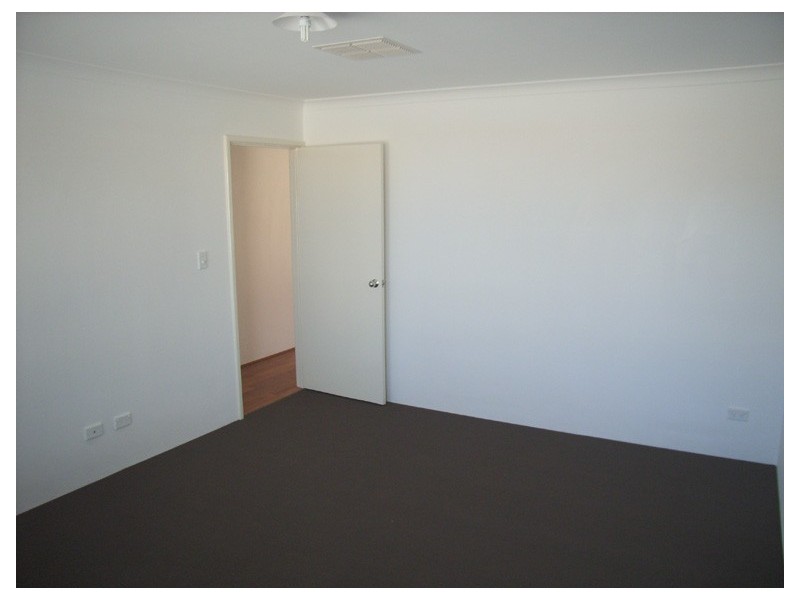 21 Lauderdale Ramble, Carramar WA 6031