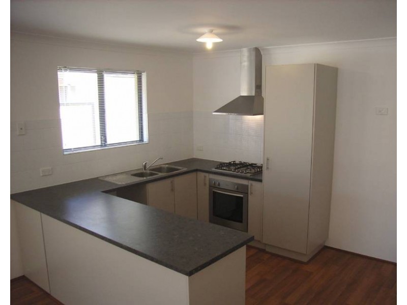 21 Lauderdale Ramble, Carramar WA 6031