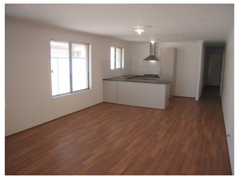 21 Lauderdale Ramble, Carramar WA 6031