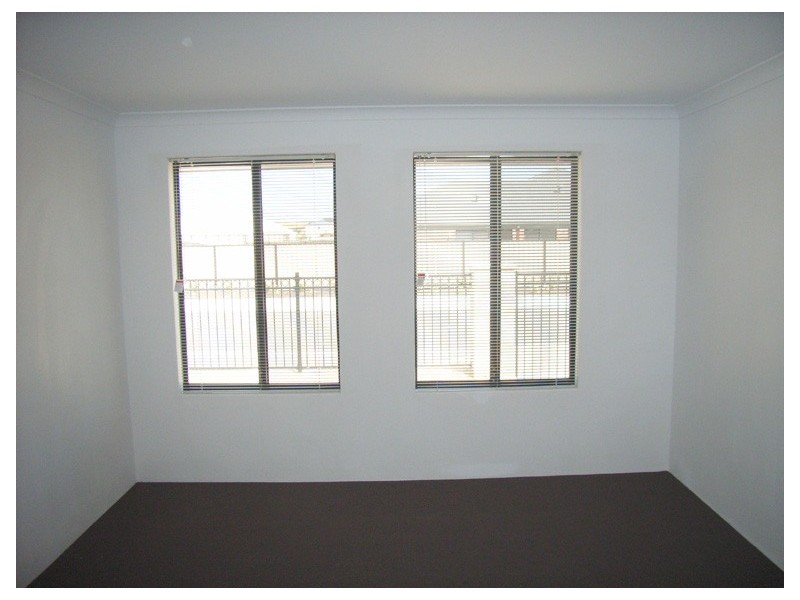 21 Lauderdale Ramble, Carramar WA 6031