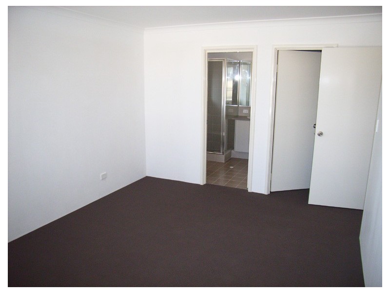 21 Lauderdale Ramble, Carramar WA 6031