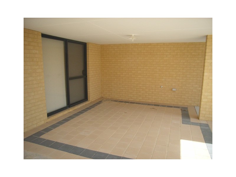 21 Lauderdale Ramble, Carramar WA 6031