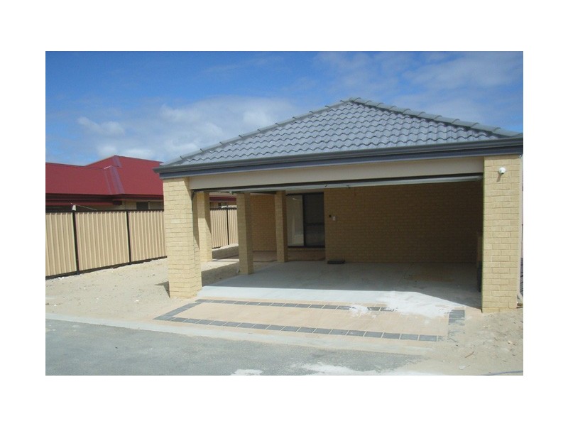21 Lauderdale Ramble, Carramar WA 6031