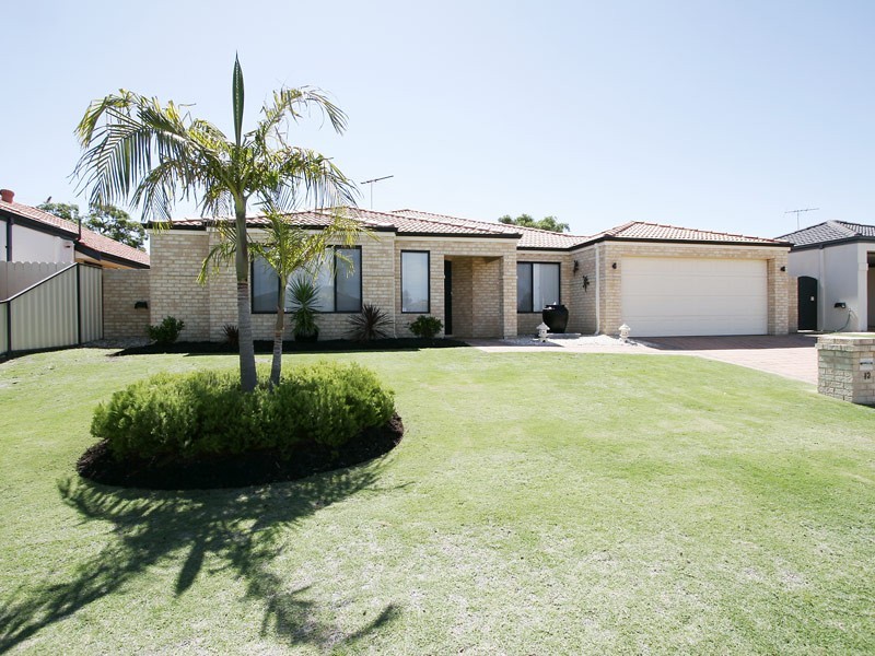 12 Kerlin Way, Carramar WA 6031