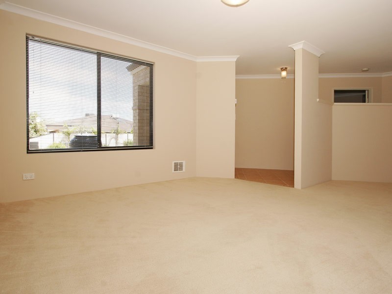 12 Kerlin Way, Carramar WA 6031