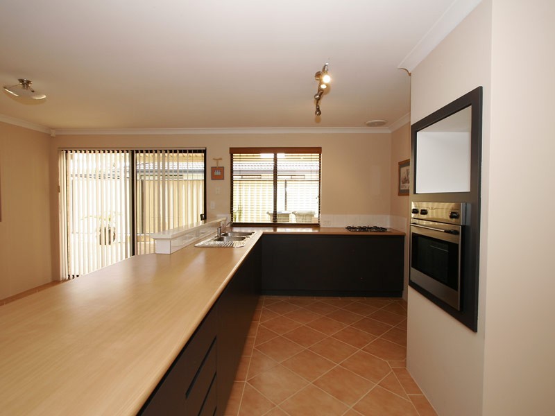 12 Kerlin Way, Carramar WA 6031