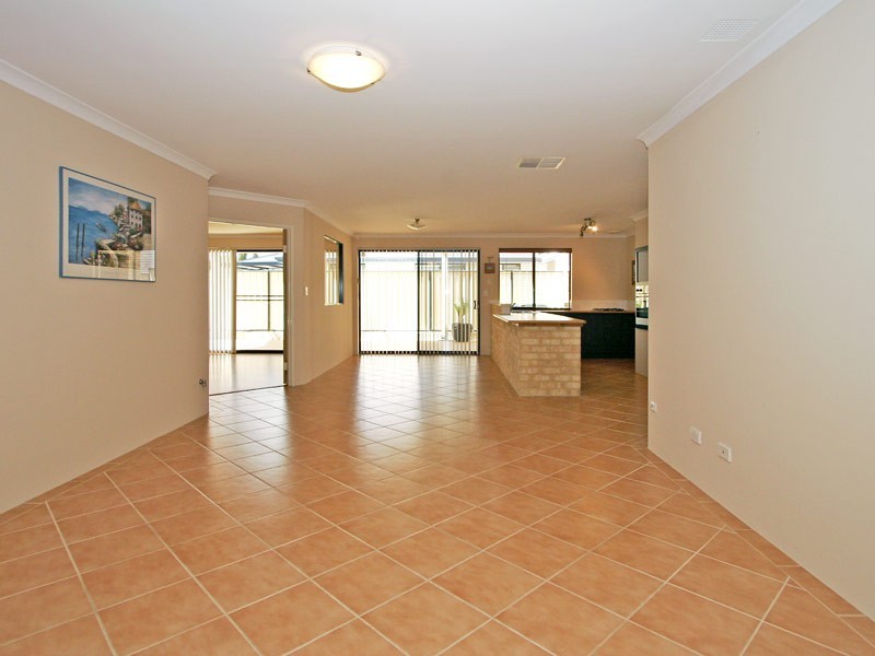12 Kerlin Way, Carramar WA 6031