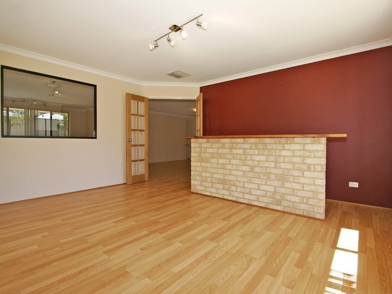 12 Kerlin Way, Carramar WA 6031