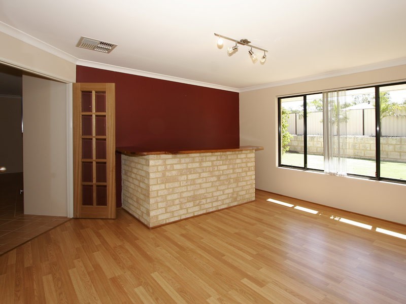 12 Kerlin Way, Carramar WA 6031