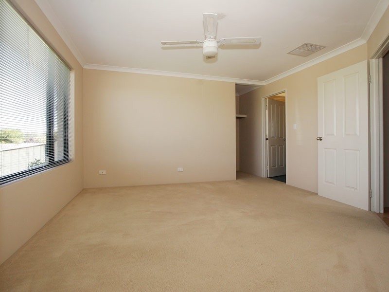 12 Kerlin Way, Carramar WA 6031