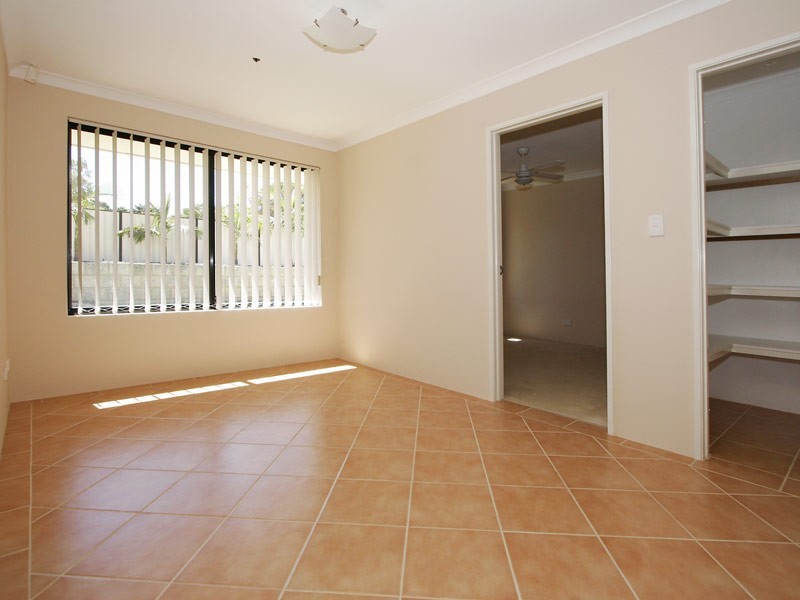 12 Kerlin Way, Carramar WA 6031