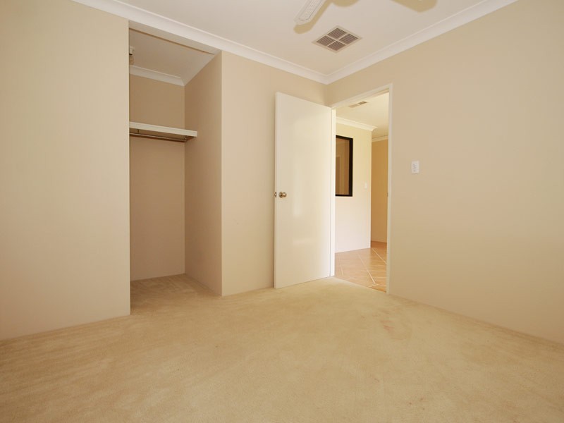 12 Kerlin Way, Carramar WA 6031