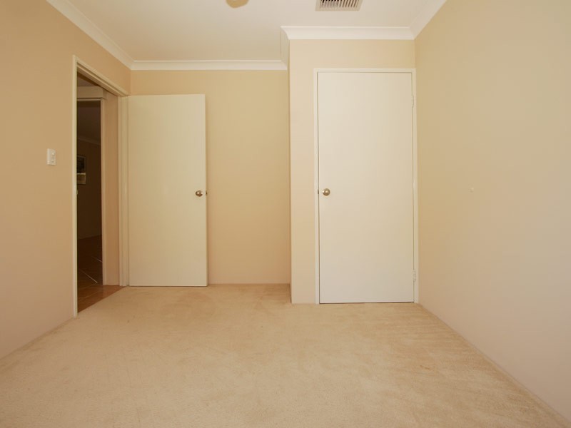 12 Kerlin Way, Carramar WA 6031