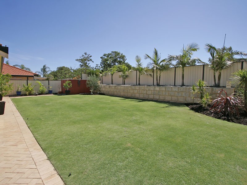 12 Kerlin Way, Carramar WA 6031