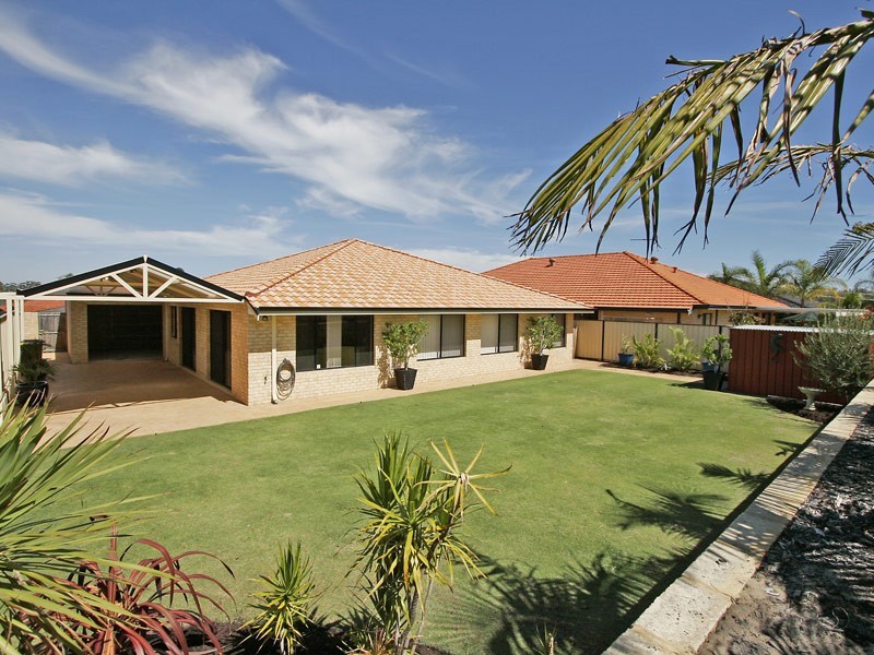 12 Kerlin Way, Carramar WA 6031