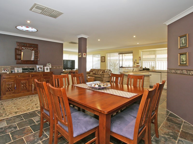 8 Tarbolton Gardens, Kinross WA 6028