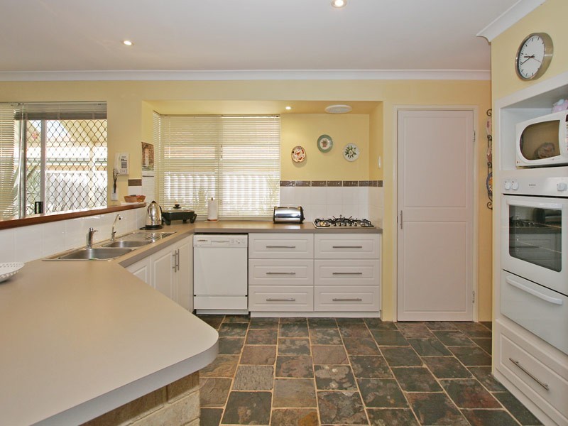 8 Tarbolton Gardens, Kinross WA 6028