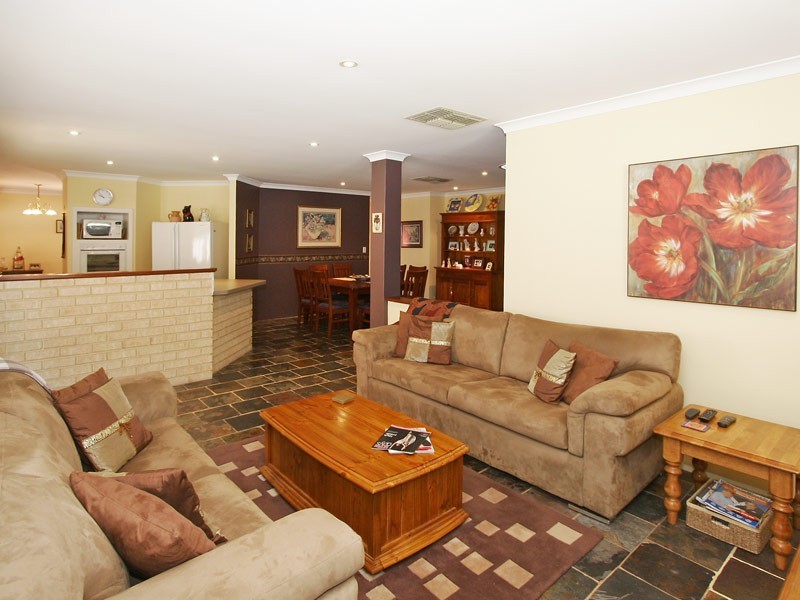 8 Tarbolton Gardens, Kinross WA 6028