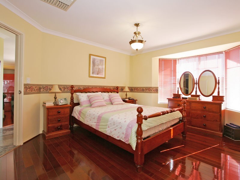 8 Tarbolton Gardens, Kinross WA 6028