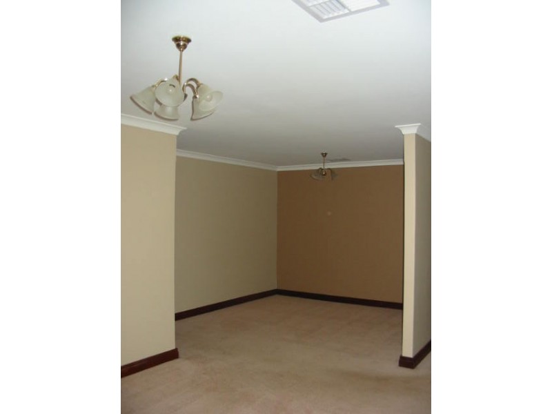 19 Glenfine way, Carramar WA 6031