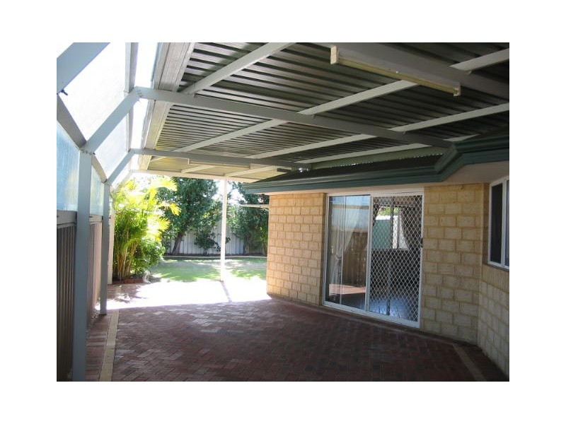 19 Glenfine way, Carramar WA 6031