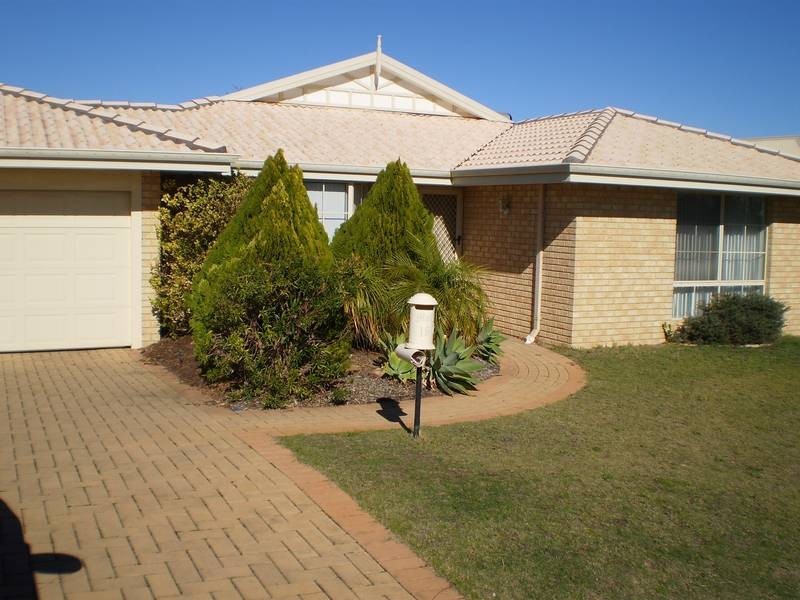 16 Glenfine Way, Carramar WA 6031