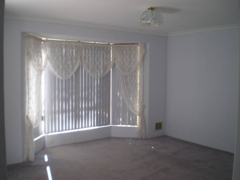 16 Glenfine Way, Carramar WA 6031