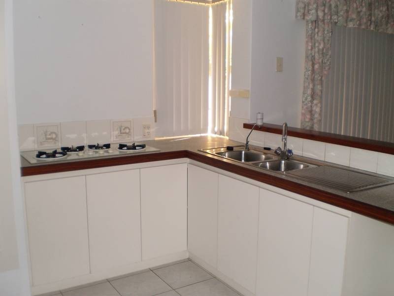 16 Glenfine Way, Carramar WA 6031