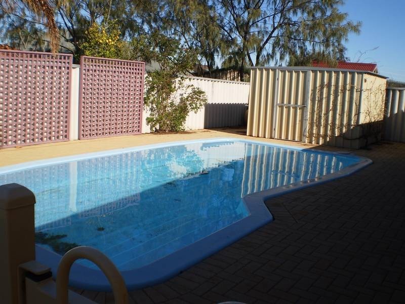 16 Glenfine Way, Carramar WA 6031