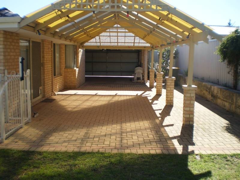 16 Glenfine Way, Carramar WA 6031