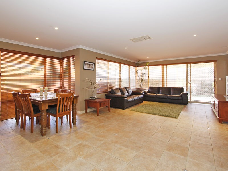 4 Swiftsure Place, Currambine WA 6028