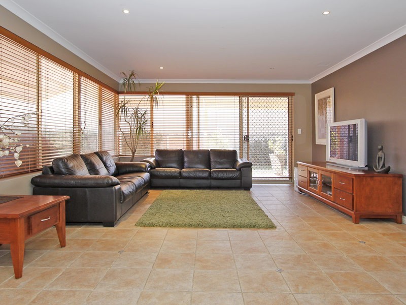 4 Swiftsure Place, Currambine WA 6028