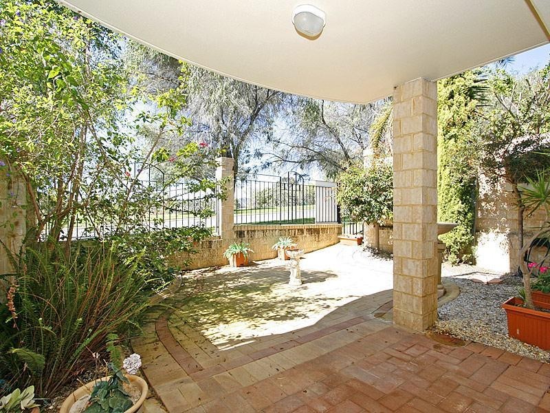 6/5 Spyglass Grove, Connolly WA 6027