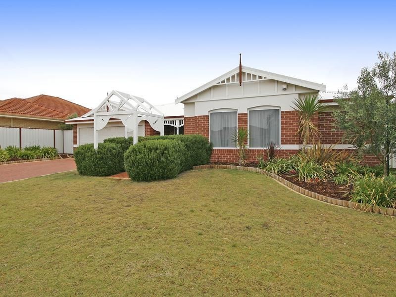 2 Manitoba Court, Joondalup WA 6027