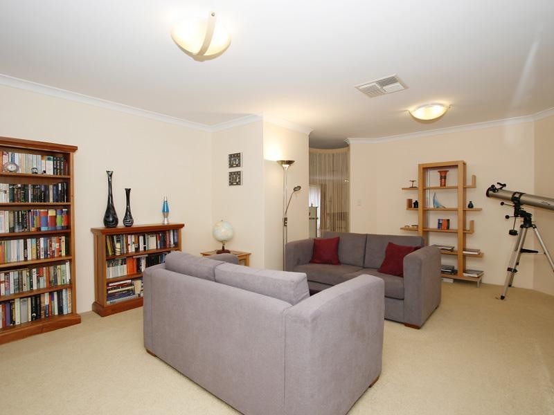 2 Manitoba Court, Joondalup WA 6027