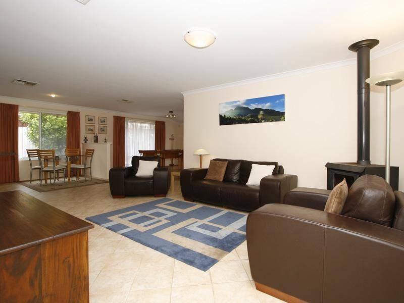 2 Manitoba Court, Joondalup WA 6027