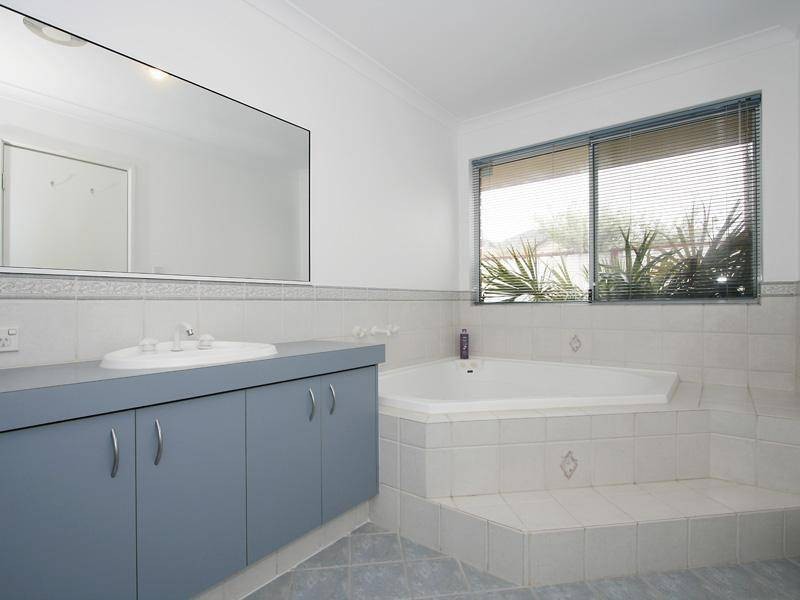 2 Manitoba Court, Joondalup WA 6027