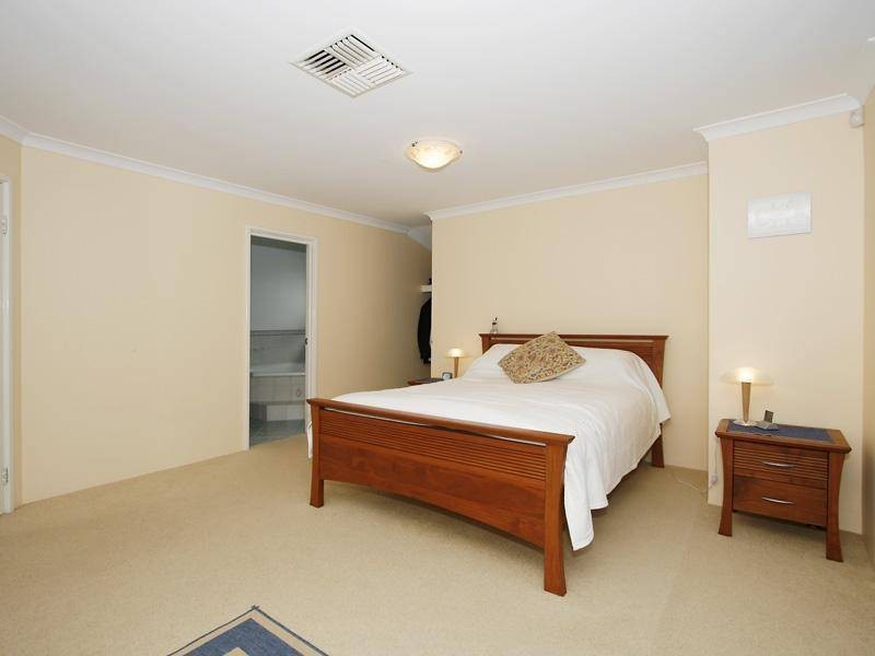 2 Manitoba Court, Joondalup WA 6027