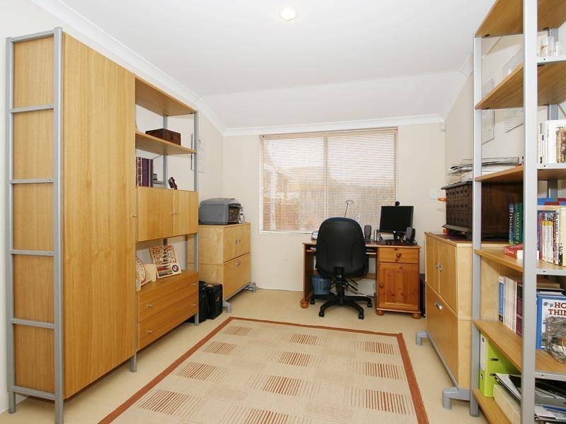 2 Manitoba Court, Joondalup WA 6027