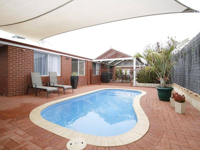 2 Manitoba Court, Joondalup WA 6027