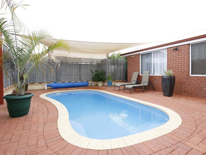 2 Manitoba Court, Joondalup WA 6027