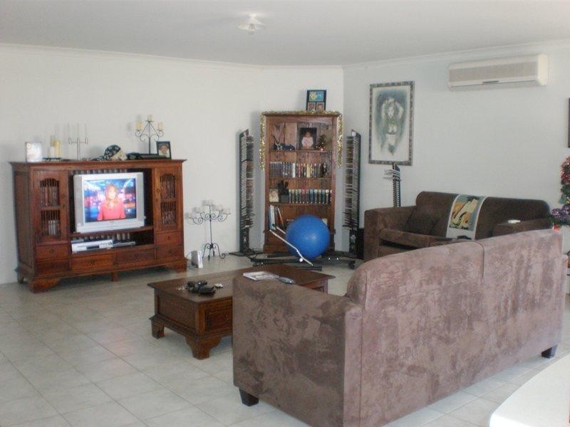 6 Champaigne Drive, Tapping WA 6065