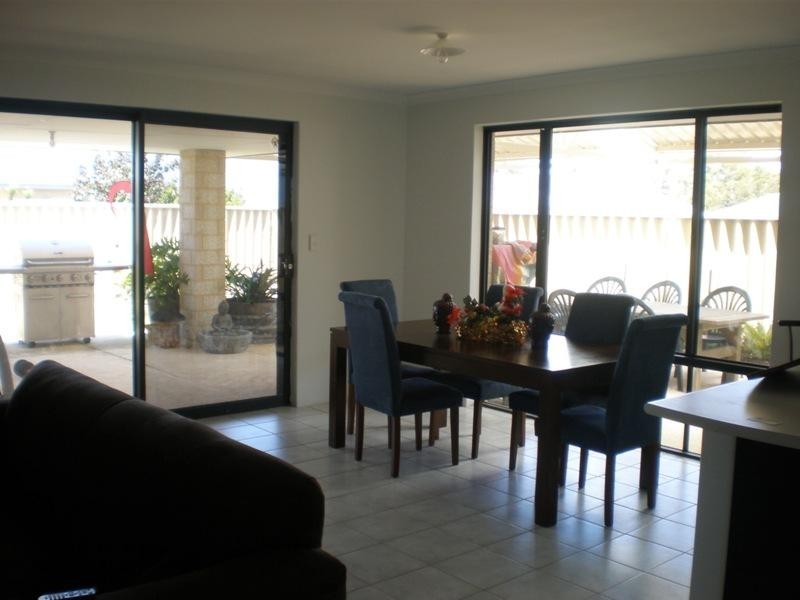 6 Champaigne Drive, Tapping WA 6065