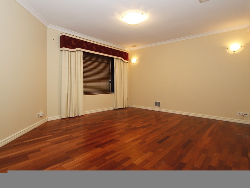 37 Stonehaven Parade, Kinross WA 6028